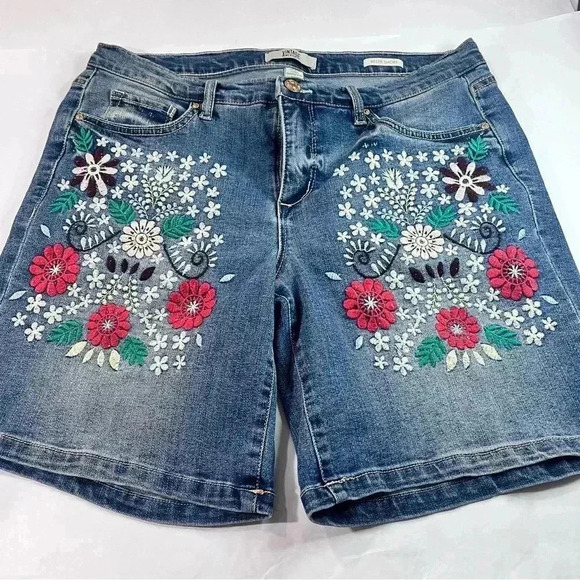 Vintage America Pants - Vintage America bestie shorts embroidered women’s 10 some stretch flowers denim